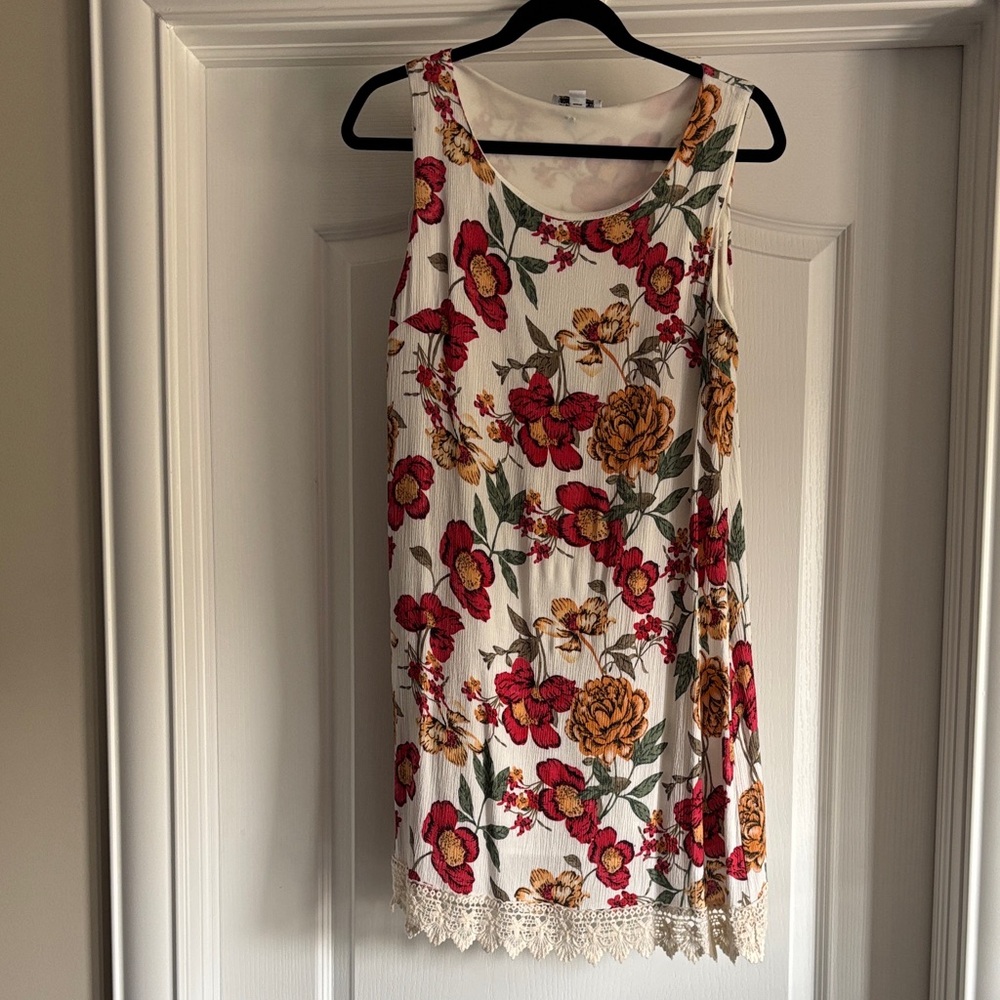 Chic Floral Midi Dress with Lace Trim